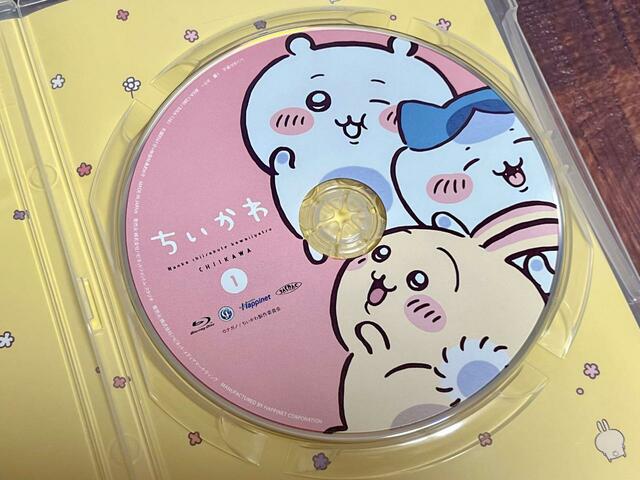 【ちいかわ 豪華版1 フロッキーフィギュア6体セット付き】ジャケットと同じイラストがディスクにも♡