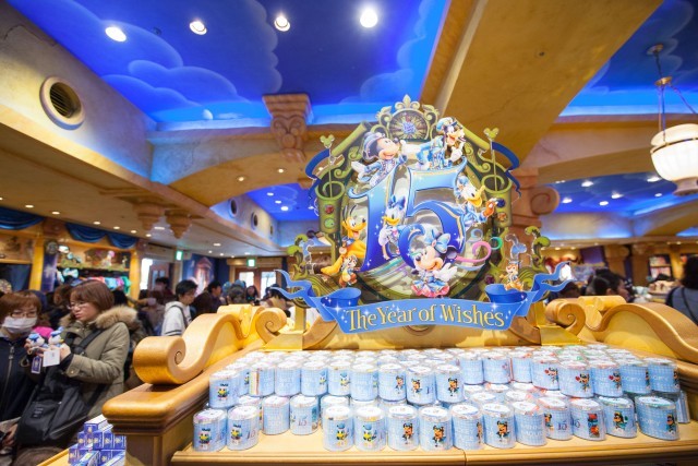 TDS15周年】“ザ・イヤー・オブ・ウィッシュ” スペシャルグッズ 店内