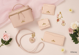 バッグ ¥23,100、長財布 ¥25,300、折財布 ¥23,100、フラグメントケース ¥19,800、スマホストラップ ¥11,000、バッグチャーム ¥6,050、ファスナーチャーム ¥4,400｜サマンサタバサプチチョイス「ディズニープリンセスコレクション」