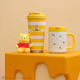 マスコット付きタンブラー 4,400円、ステンレスマグ 4,400円【Afternoon Tea LIVING「くまのプーさん」のデザインをあしらった限定コレクション】