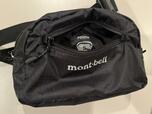 【mont-bell ポケッタブル ライトポーチ S】表のフロントポケットにバッグ全体を入れるとコンパクトにまとまります◎