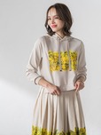 【ビアッジョブルー「Mimosa Print Hoodie」】価格:¥23,100(カラー:ホワイト、ベージュ)