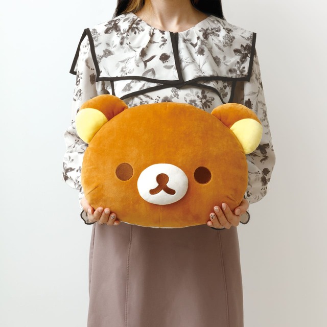 【リラックマ「すてきなお家」シリーズ】「クッション」は抱えて持つとちょうどいいサイズ感です♪