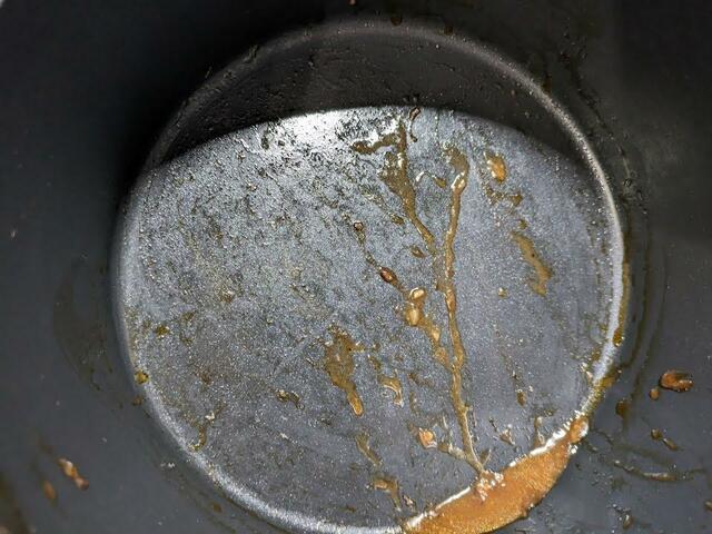 【アイリスオーヤマ 無加水鍋 COTOCO （MKSN-S20）】汚れもはじきやすく洗うのも楽