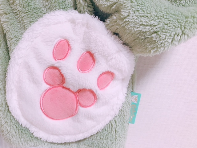 インパクト大の肉球ポケット