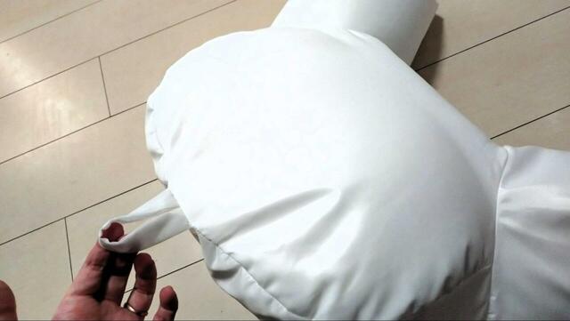 【ニトリ レストクッション 本体】本体・カバーともトップに持ち手のループが付いていて持ち運びやすいです◎