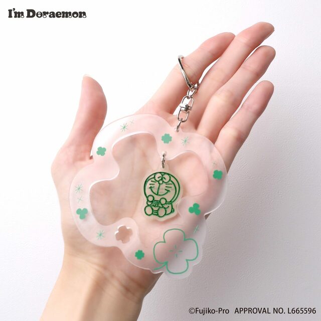 【I'm Doraemonシリーズ新商品】ゆらゆらアクリルキーホルダー 全3種 各¥990／真ん中でゆらゆら揺れるドラえもんがポイント！