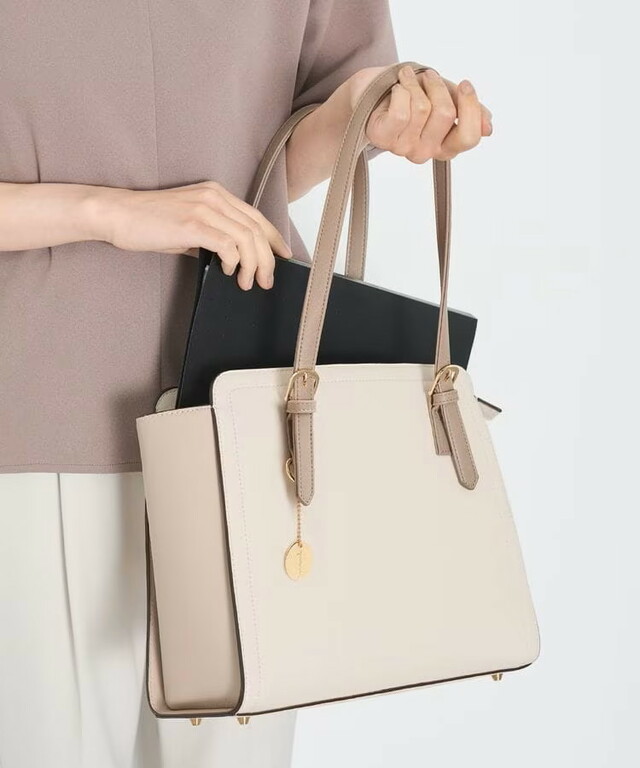 「ベルトハンドルA4トート」3,680円（税込）