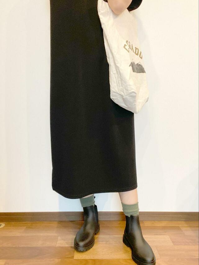 【ワークマン レディース防水サファリサイドゴア】ミドル丈のワンピースと合わせて、カラー靴下と合わせるのもいいかも♪