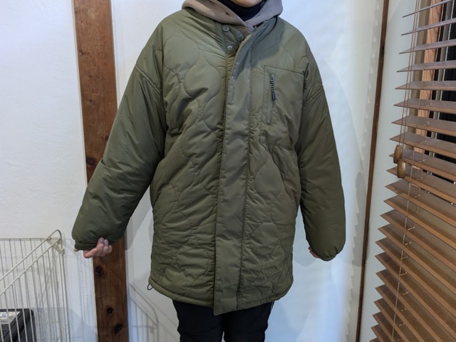 【ワークマン レディース防風撥水ストレッチキルティングコート】ストンとしたシンプルなシルエット。カーキ、ブラック、ライトグレー、ダークベージュの4種類です