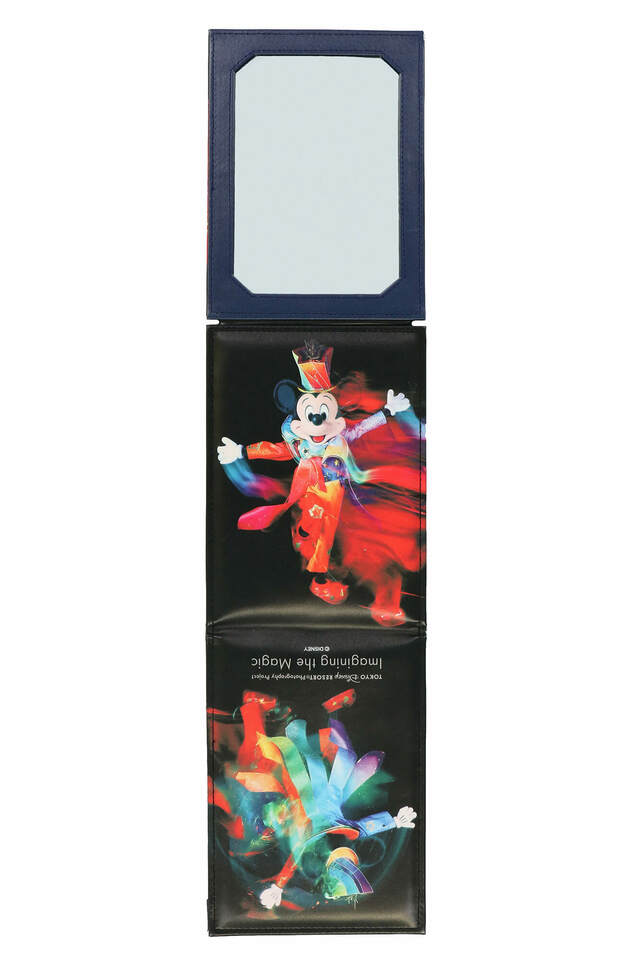 ミラー｜2,600円｜東京ディズニーリゾート40周年「イマジニング・ザ・マジック」奥山由之コラボグッズ｜販売店舗：東京ディズニーランド「グランドエンポーリアム」、東京ディズニーシー「エンポーリオ」｜発売日：2023年10月19日（木）