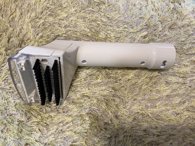 【アイリスオーヤマ ハンディリンサークリーナー】ブラシ付きのノズル