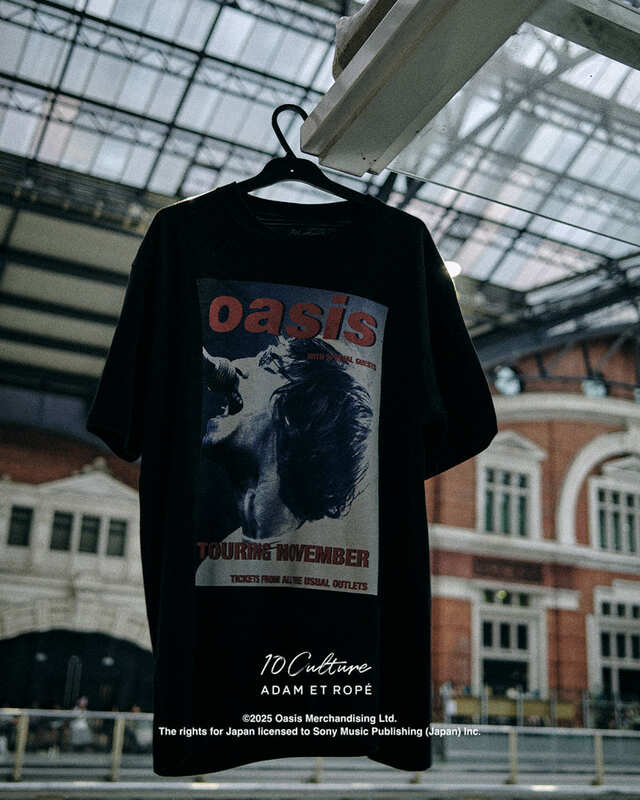 【oasis×ADAM ET ROPE'】「Tour Poster Design TSH」（What's The Story) Morning Glory?（カラー：ブラック、SIZE：M / L / XL、価格：8,800円）