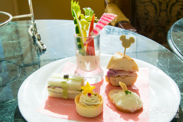 “クリスマス・ファンタジー”アフタヌーンティーセット｜東京ディズニーランドホテル「ドリーマーズ・ラウンジ」