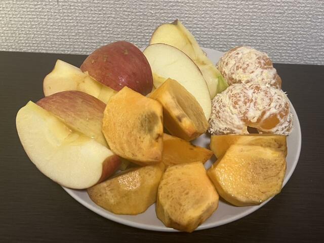 【フルーツデトックス】7日目夜：リンゴ（1個）、柿（1個）、みかん（1個）