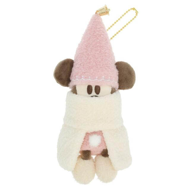 ぬいぐるみバッジ 2,500円|東京ディズニーリゾート「ディズニー・クリスマス」スペシャルグッズ|販売店舗:東京ディズニーランド「ディズニー&カンパニー」、東京ディズニーシー「ガッレーリア・ディズニー」|発売日:2026年11月10日(火)