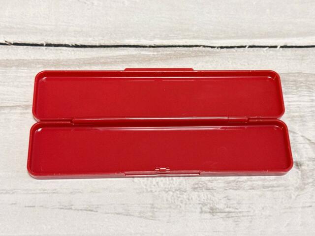 『ちいかわ』×100円ショップ新作グッズ第8弾「ちいかわ ペンケース」蓋を開けるとこんな感じ！