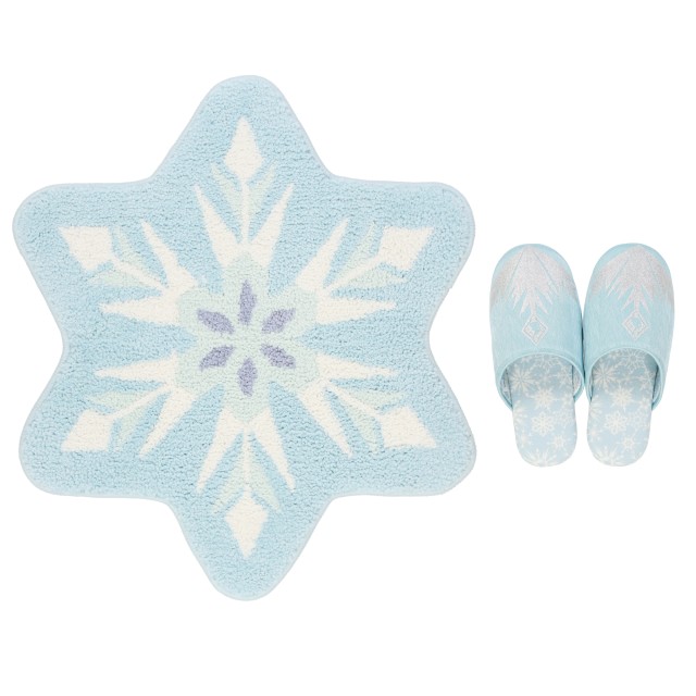 マット＆ルームシューズ 7,000円｜「アナとエルサのフローズンジャーニー」をテーマにしたグッズ｜東京ディズニーシー新テーマポート「ファンタジースプリングス」｜販売店舗：東京ディズニーシー「エンポーリオ」｜発売日：2024年5月28日（火）