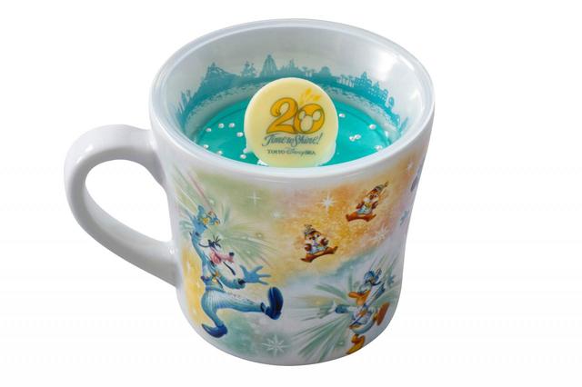 パイナップルゼリー＆ヨーグルトムース、スーベニアカップ付き 950円｜東京ディズニーシー「ホライズンベイ・レストラン」