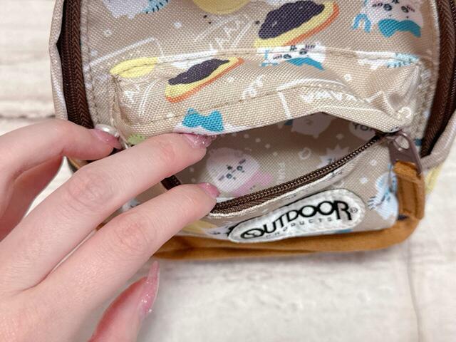 ポケットには細々したものが収納できます