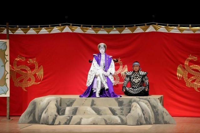 第三部『風の谷のナウシカ』より、クシャナ=尾上菊之助(中央)