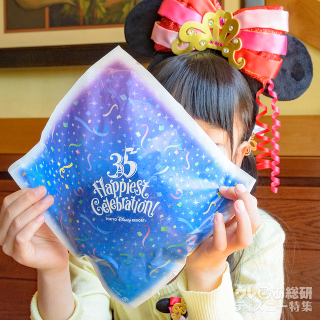 包装紙の裏面は、35周年イベントのロゴマーク。