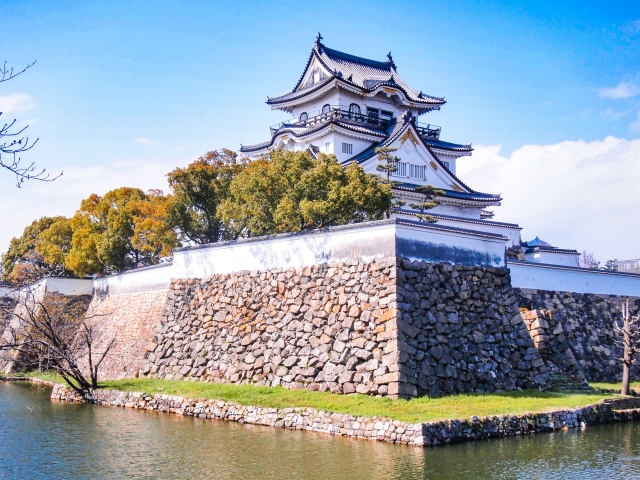 【2025年春のお城人気ランキング 第6位】岸和田城（大阪府）「八陣の庭」とも呼ばれる岸和田城庭園は国の名勝にも指定されており、花見の名所としても親しまれています