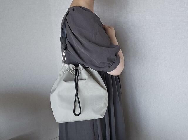 【LEPSIM マルチWAYチャーム付きバッグ】ロングハンドルに付け替えてショルダーバッグとして使うのも◎!