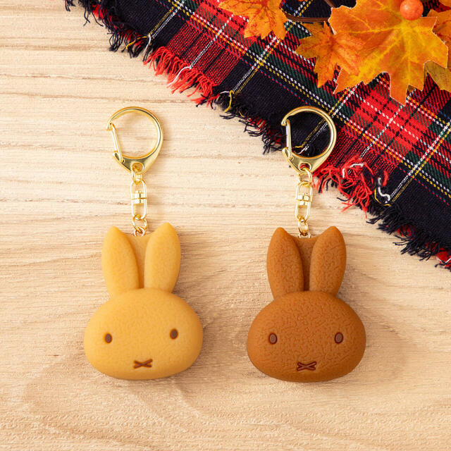 フィナンシェキーホルダー（プレーン/キャラメル）各1,980円