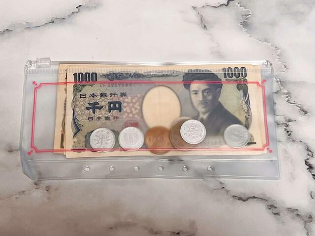 お札とコインを入れてみました!【sweet2023年8月号】付録「Samantha Thavasa(サマンサタバサ)ミッキー&ミニーデザイン貴重品収納ポーチセット」