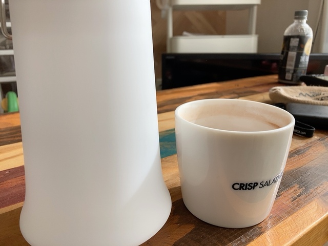 【ニトリ ランタンになるコードレス加湿器】ダイニングテーブルで