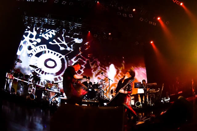 SUGIZO　（PHOTO BY 土屋良太）