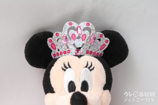 ぬいぐるみバッジ(ディズニー・プリンセス・デイズ) 2500円/ティアラにもキラキラ素材&宝石も