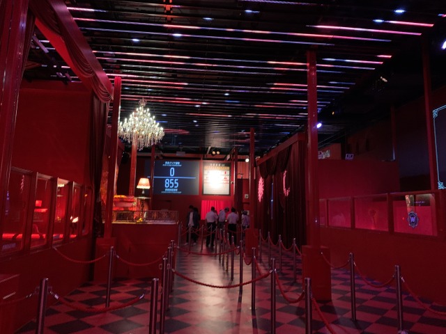 怪しい雰囲気が漂う館