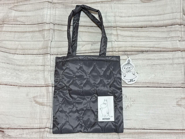 ムーミンデザインのキルティングバッグとチャームポーチの豪華なセット!