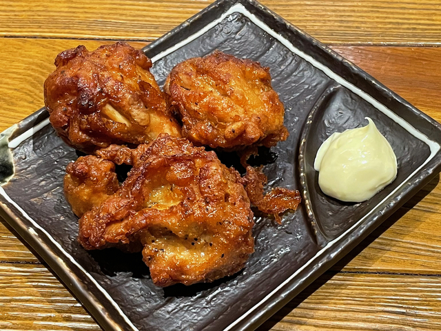 炉端とおでん 呼炉凪来おでんコースに登場する鶏の唐揚げ