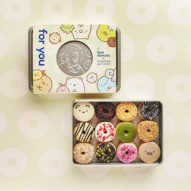 「すみっコぐらし×koe donuts クッキー缶」＜価格：2,600円（税込）＞【ドーナツ型クッキーの「しろくま」と「とんかつ」が“すみっコ”に♪手土産にもぴったりな「すみっコぐらし」の限定クッキー缶！】　