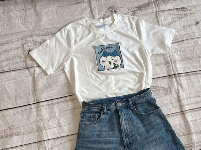 ホワイトのTシャツはデニムに合わせるのがかわいい♪