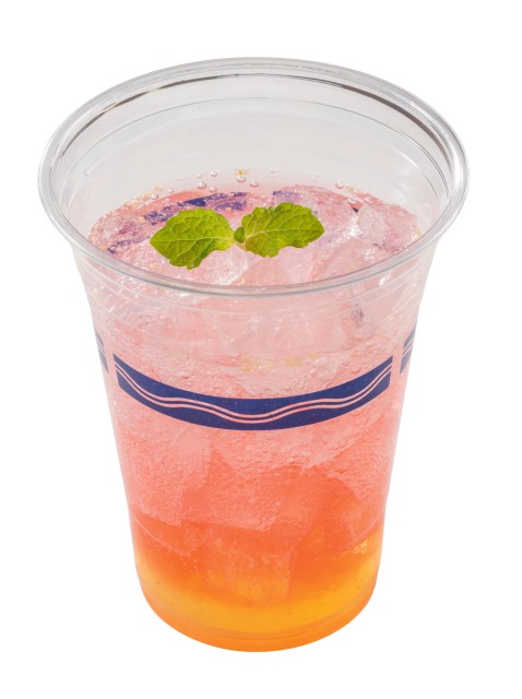 スパークリングカクテル（パッションフルーツリキュール＆レモン） 700円｜カフェ・ポルトフィーノ｜東京ディズニーシー「ディズニー・イースター」2020スペシャルメニュー