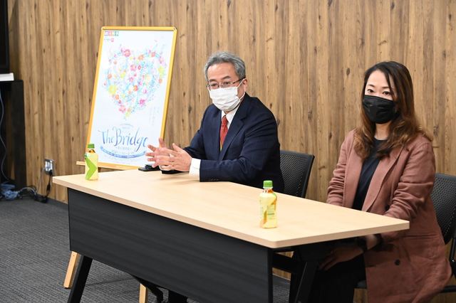 劇団四季社長・吉田智誉樹(左)　演出・荒木美保(右)