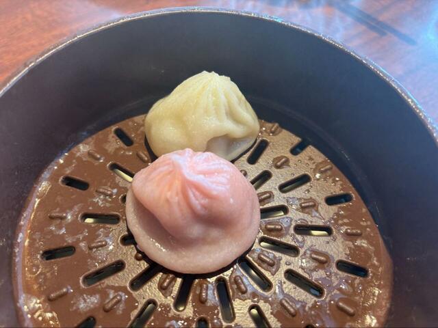 【フェスタガーデン】蟹小籠包と小籠包はどちらも熱々スープがじゅわっ！上品な味わい◎