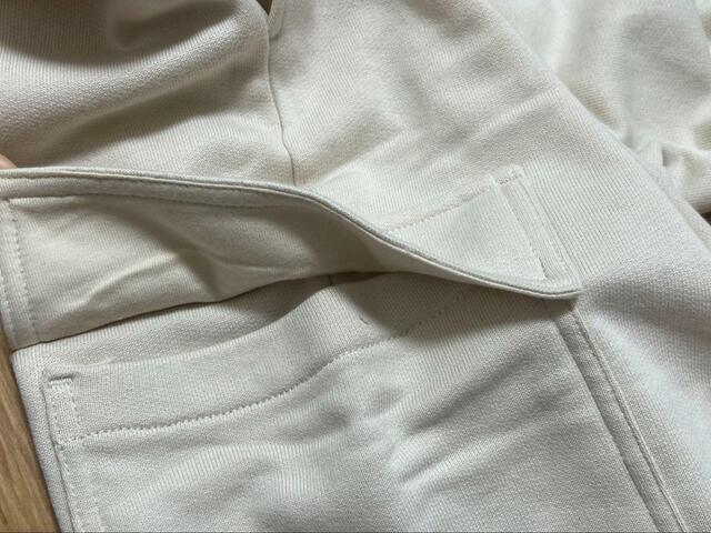 【UNIQLO スウェットカーゴパンツ】ふたは完全には開かないように縫い付けられています