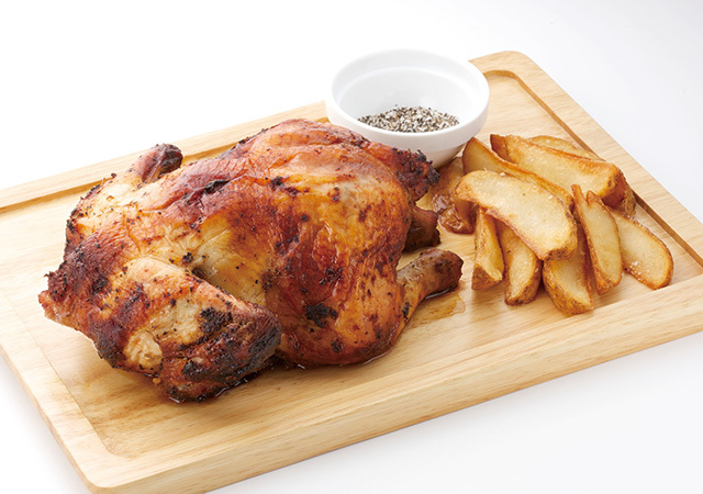 がブリチキン。名駅3丁目店（名古屋／中村区）　「丸焼き鶏 全部」2138円 5種類以上のハーブ＆スパイスで下味を付けた丸鶏を丸ごと焼き上げ。皮はパリパリ、中は肉汁があふれる