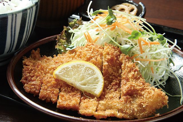 関西とんかつの名店8／かつ家（西中島南方）　ロースカツ定食 1030円（昼は920円）