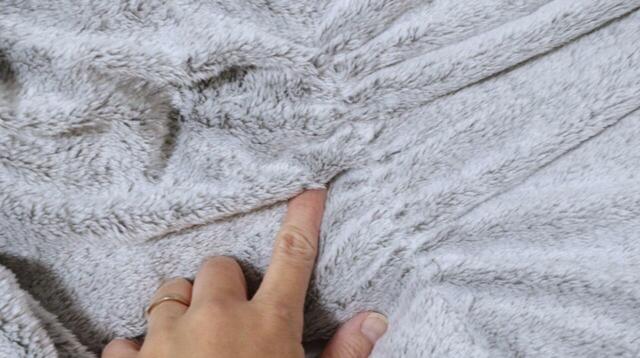 【ニトリ フード付き中わた入り着る毛布 ロング丈（NウォームSP）】ところどころギャザーになっているのも、暖かさをいい感じにキープしてくれるポイントです