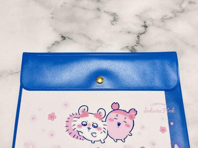 【フラットケース（ちいかわ）】フラップ付きで高見えする仕様