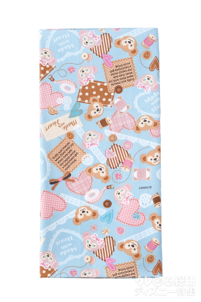 カットクロス 2,000円｜(カットクロス)約108×約100cm:1枚、(織ネーム)1枚｜東京ディズニーシー「ダッフィーのハートウォーミング・デイズ」2018｜【販売店舗】マクダックス・デパートメントストア
