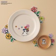 【PEANUTS×Afternoon Tea】プレート 2,420円、豆皿 880円/花束を抱えたオラフがキュート