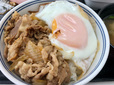 【吉野家　ハムエッグ牛小鉢定食】目玉焼きと牛小鉢をご飯に乗せて丼にしていただきます♪