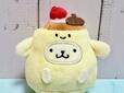 ポムポムプリンの帽子もしっかりのっていて、細部まで抜かりなくかわいいデザイン！